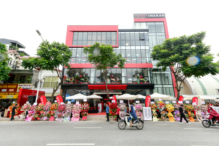 Showroom Town 2 tọa lạc trên tuyến đường chính của quận Long Biên.