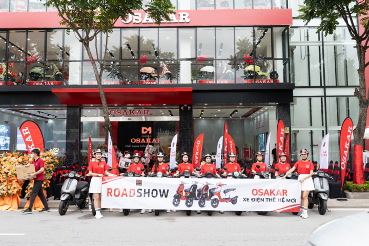 Roadshow quảng cáo trên các cung đường chính trên địa bàn quận Long Biên.
