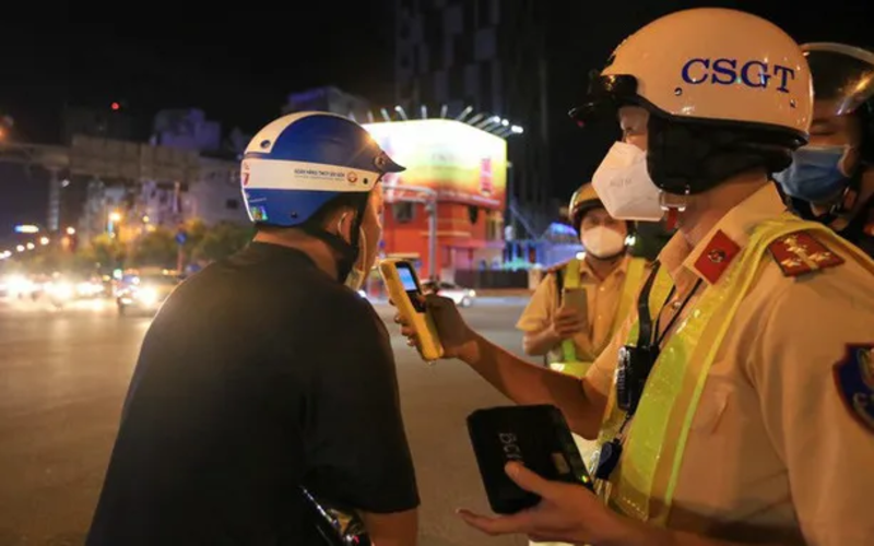 Pháp luật quy định người điều khiển các phương tiện xe đạp điện có thể bị yêu cầu thôi nồng độ cồn khi tham gia giao thông bất kể có dấu hiệu vi phạm hay không.