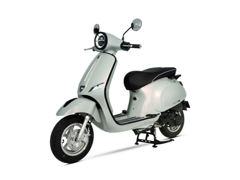 Espero Diamond Pro 50cc gây ấn tượng với kiểu dáng tinh tế, màu sắc cuốn hút, phù hợp cho những nam sinh