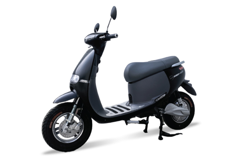 Xe máy điện Anbico Gogo SS New được thiết kế với phong cách trẻ trung, dễ dàng di chuyển trong thành phố rất phù hợp cho học sinh, sinh viên