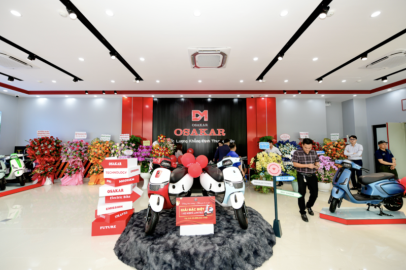 Không gian trưng bày đẳng cấp, đa dạng mẫu mã, showroom OSAKAR là điểm đến lý tưởng cho người yêu xe điện.