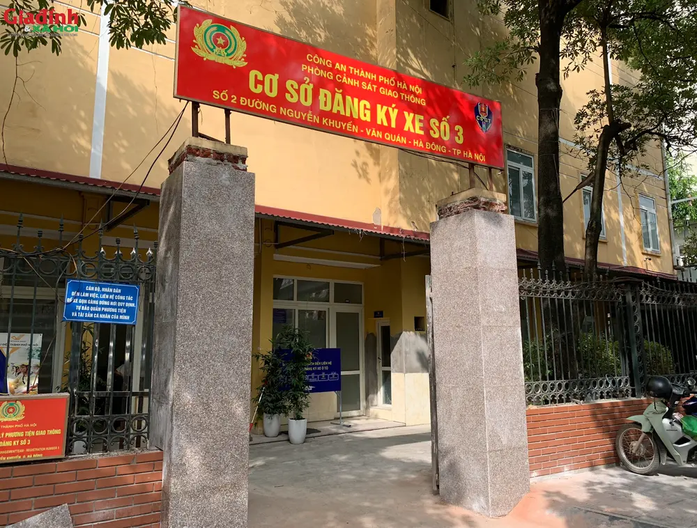 bạn hãy đến cơ sở đăng ký xe có thẩm quyền tại khu vực sinh sống