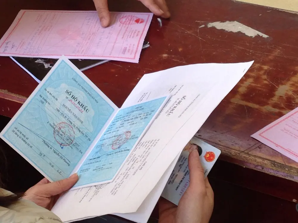 Đối với học sinh chưa đủ tuổi, cần có thêm hộ khẩu và phụ huynh thay mặt đăng ký