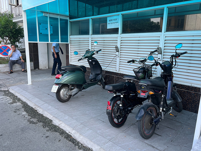 Việc sạc pin không đúng cách hoặc sử dụng sai thiết bị có thể làm tăng nguy cơ quá nhiệt, dẫn đến cháy nổ