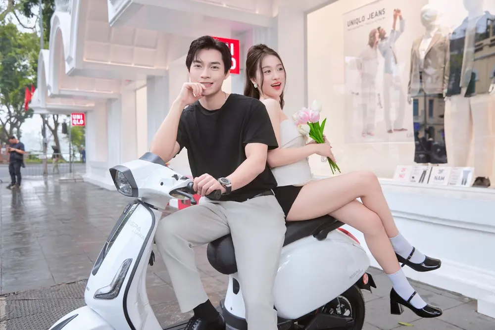 Các phiên bản màu sắc như trắng, trắng đen và trắng đỏ giúp bạn dễ dàng bật “mood” cá tính riêng, nổi bật trên mọi cung đường