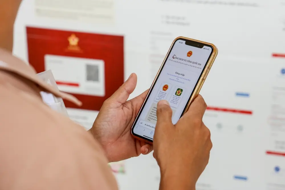 Đăng ký giấy phép lái xe trực tuyến một phần là việc kết hợp giữa đăng ký online và thực hiện một số thủ tục tại cơ quan