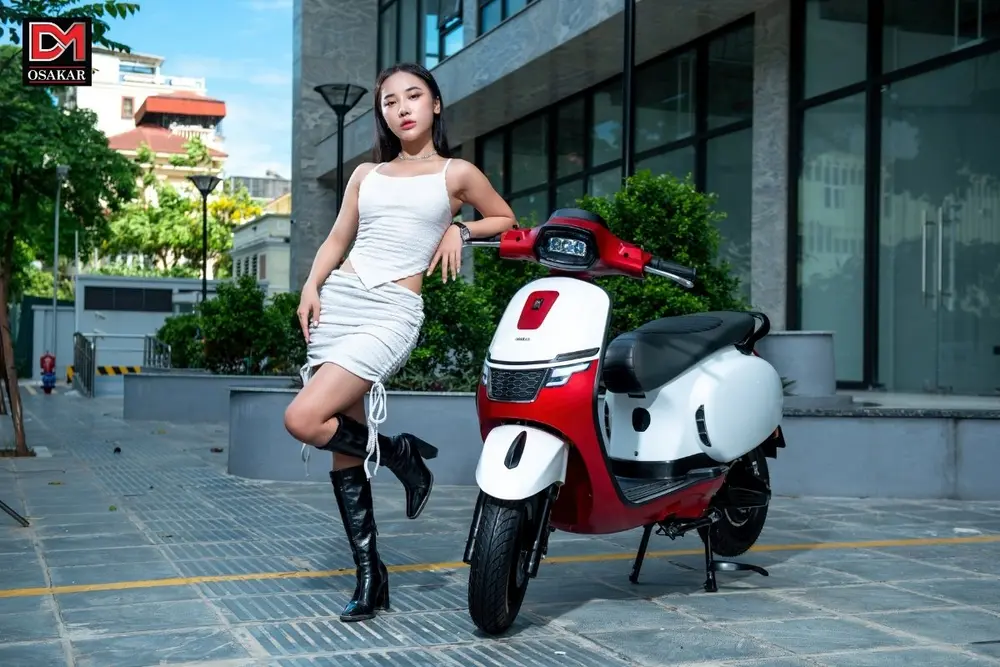 Khi đồng hành cùng OSAKAR Rova, người lái không chỉ tận hưởng hành trình di chuyển mà còn khẳng định phong cách cá nhân với các đường nét mạnh mẽ và tinh tế